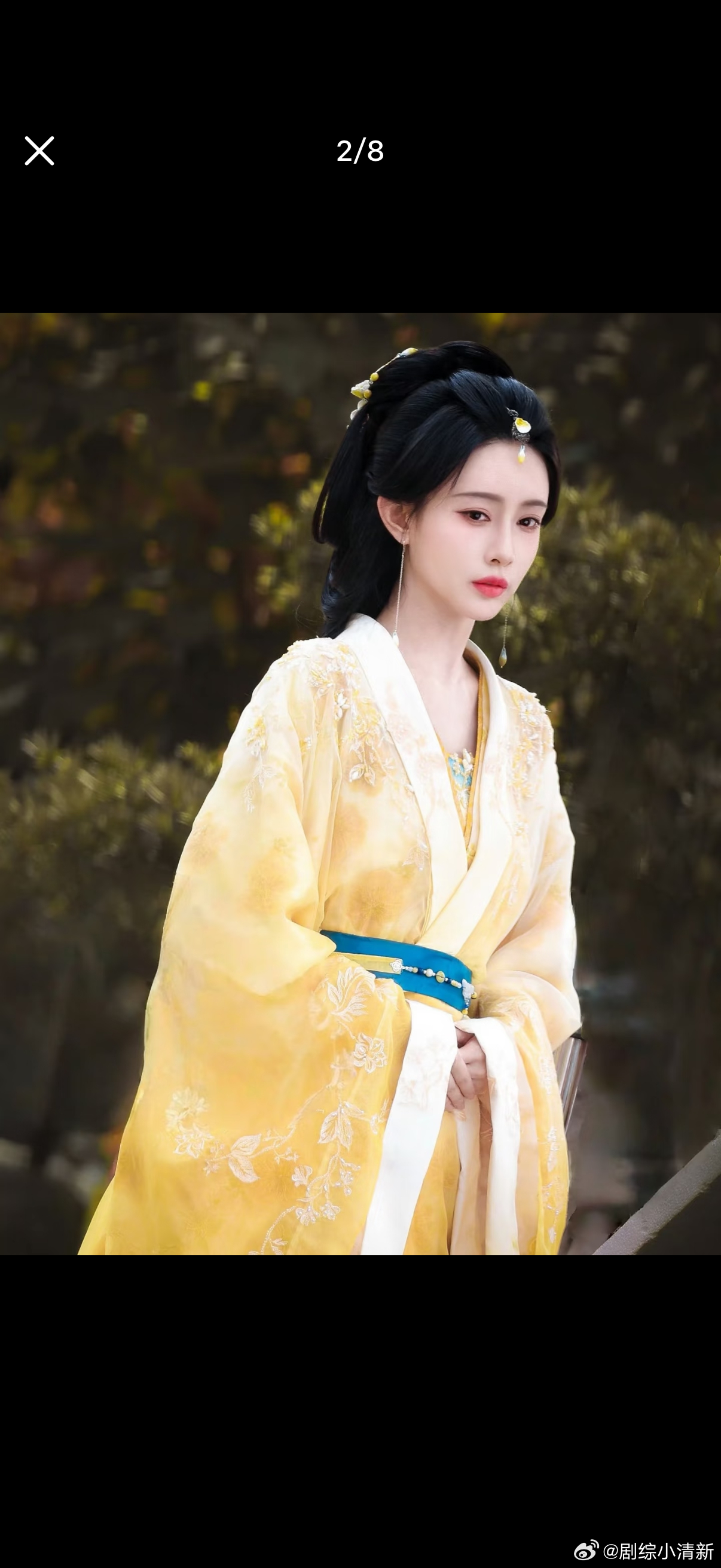 孟子义额饰一戴谁都别想赢她百花杀 沈汐和在议事厅对峙那场戏，额饰的流苏几乎是静止