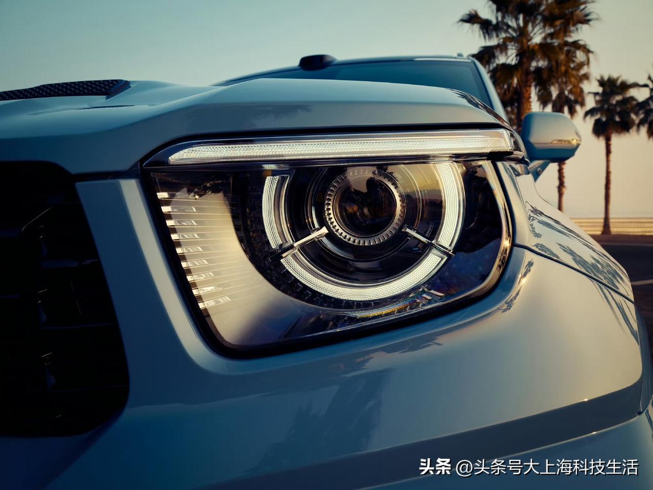 路上每次遇到坦克700我都要看半天，除了它外形在车流里是最魁梧高大的，还有就是这