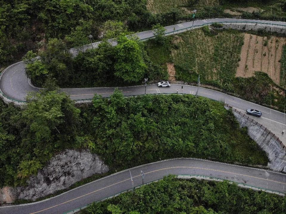 公路如歌，一路向前。