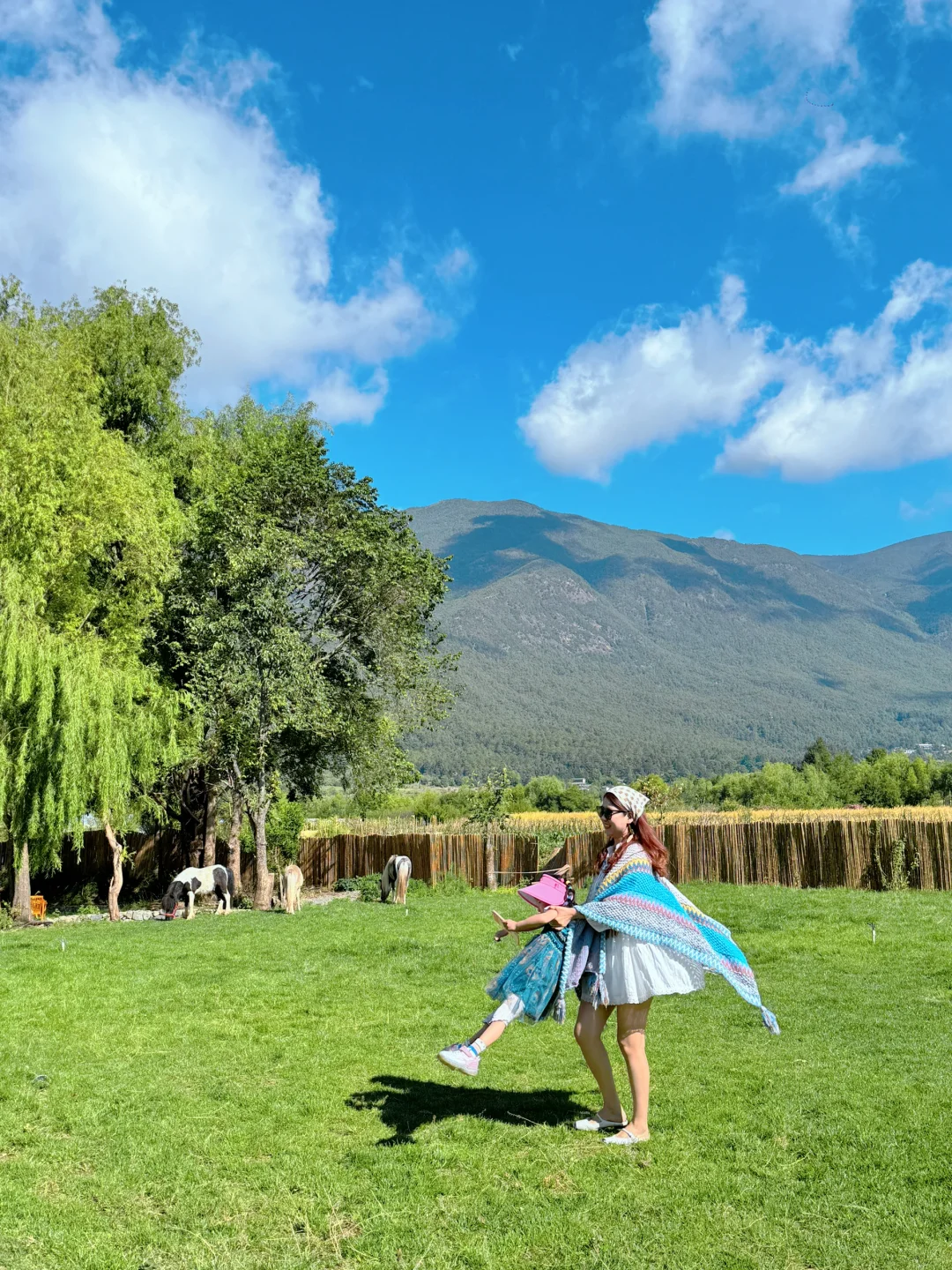 丽江，不出房间就能看到日照金山的酒店！