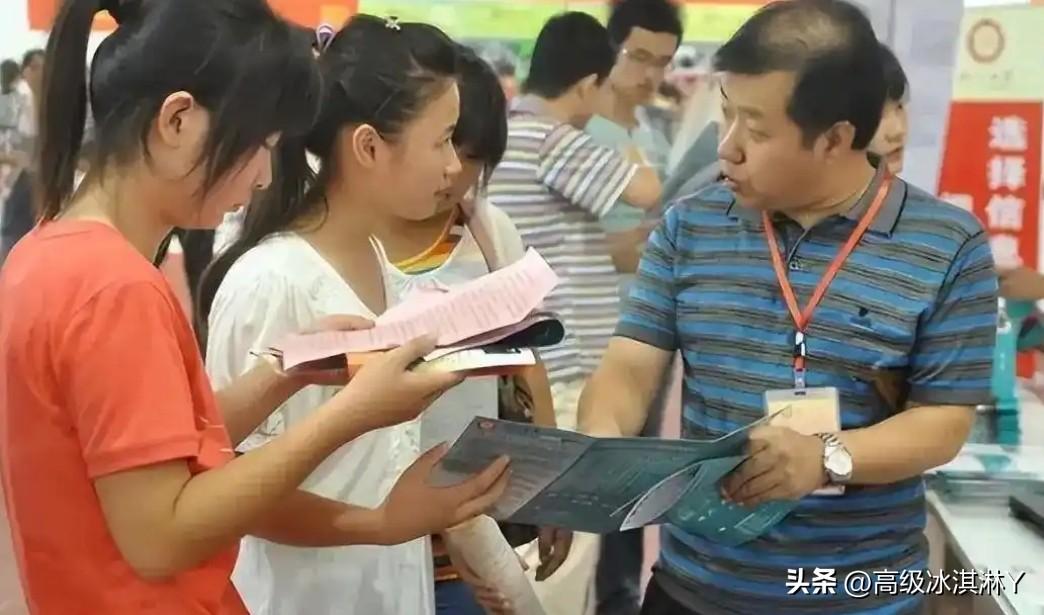 2026全国重点推进教师倒查，倒查什么？倒查依据与流程是怎样？
   教师“倒查