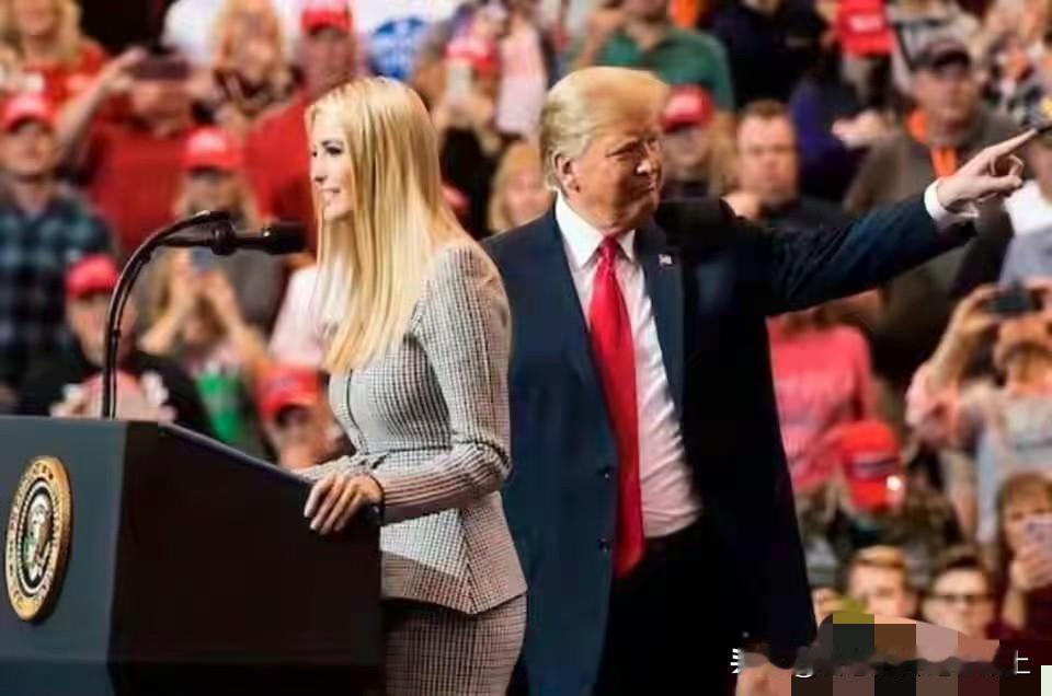特朗普的儿媳妇，身材火辣曾是健身教练，婚事却被特朗普强烈反对
