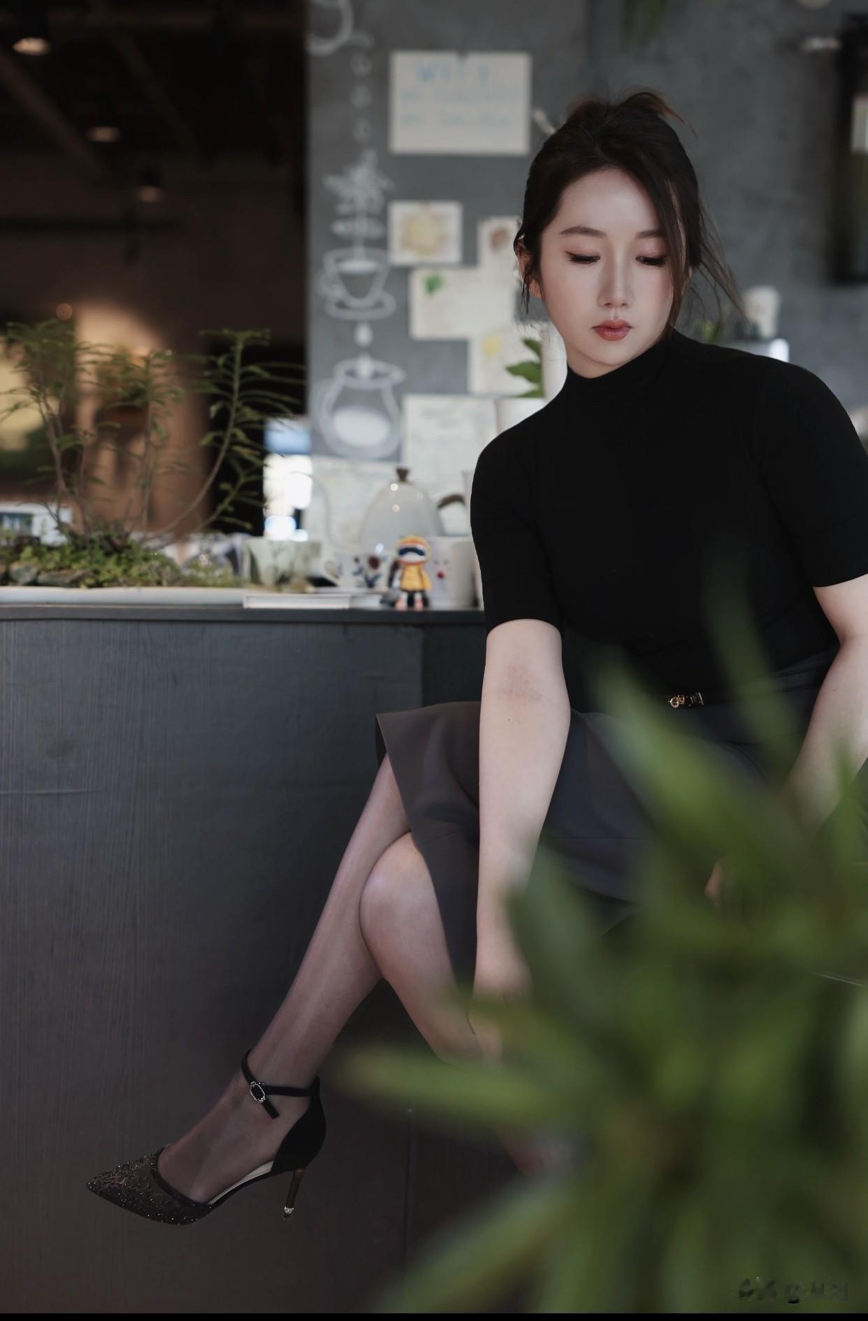 一个成熟的女人,都有什么标志呢?情感上，她们情绪稳定，像平静的湖水，不会因一点风