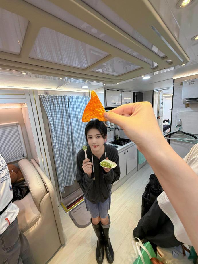 白鹿热播剧女演员高奢代言TOP1稳居榜单第一位🔥2026 第二季度艺人商务代言