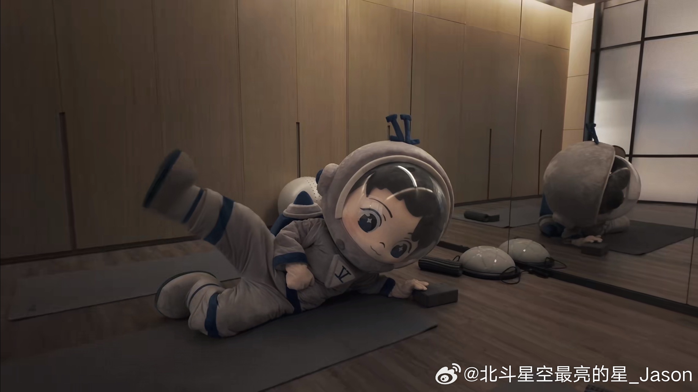 宝宝练的这么标准好瘦腿的动作 