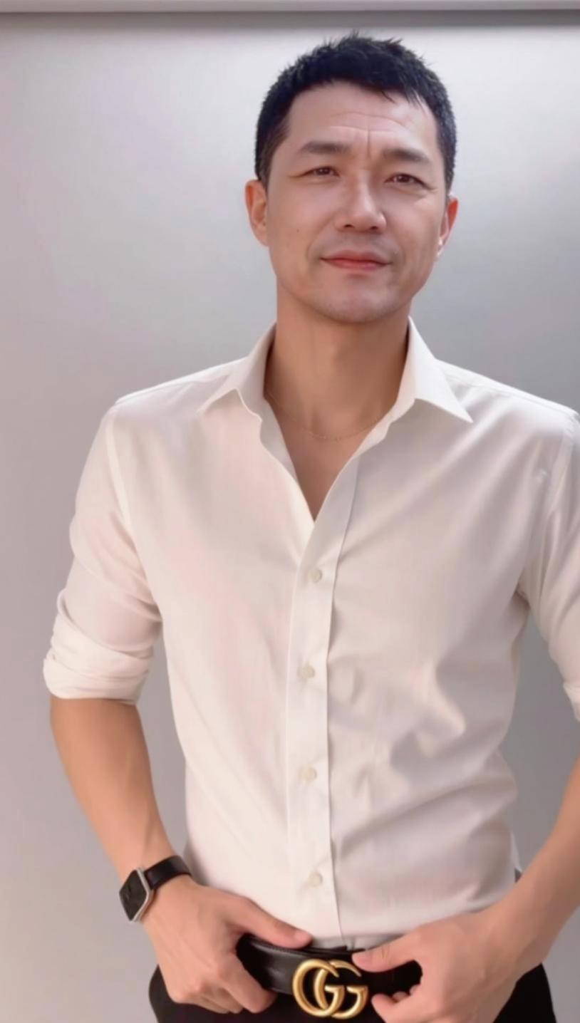 AI职场风自拍 随变ai随便玩