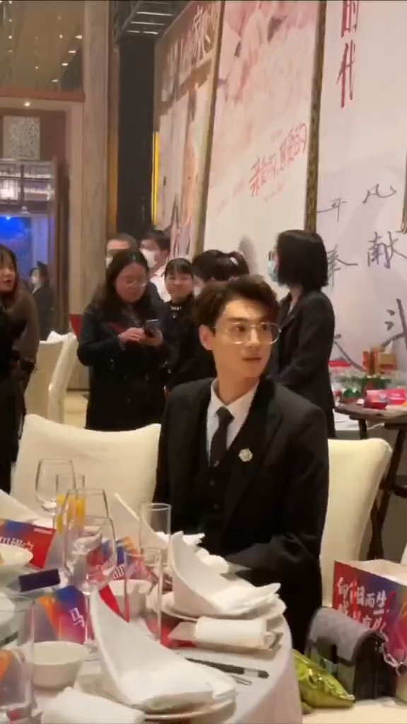 好可怜的小雷