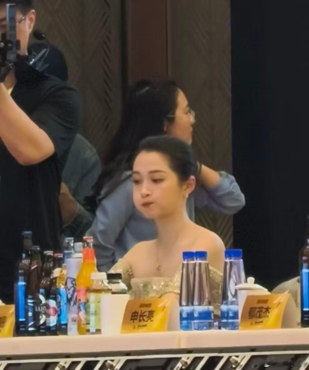 关晓彤鼓脸关晓彤鼓脸好可爱！关晓彤鼓脸操