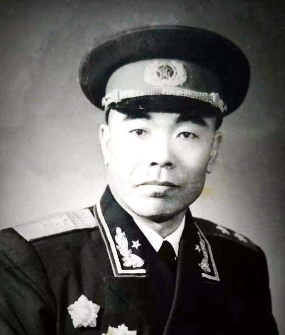[太阳]50军军长曾泽生，是唯一一位没有入党的开国中将，他曾在1955年申请入党