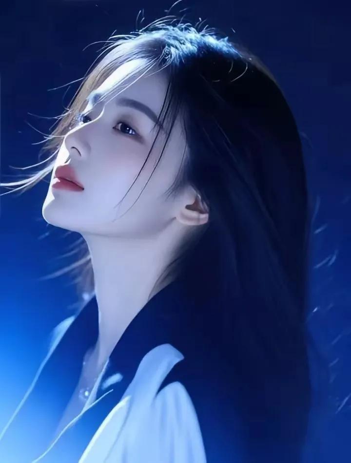 秋雨阵阵如泪流，
流出几多相思愁；
愁云满目心中盼，
无奈剩我泪枕流。