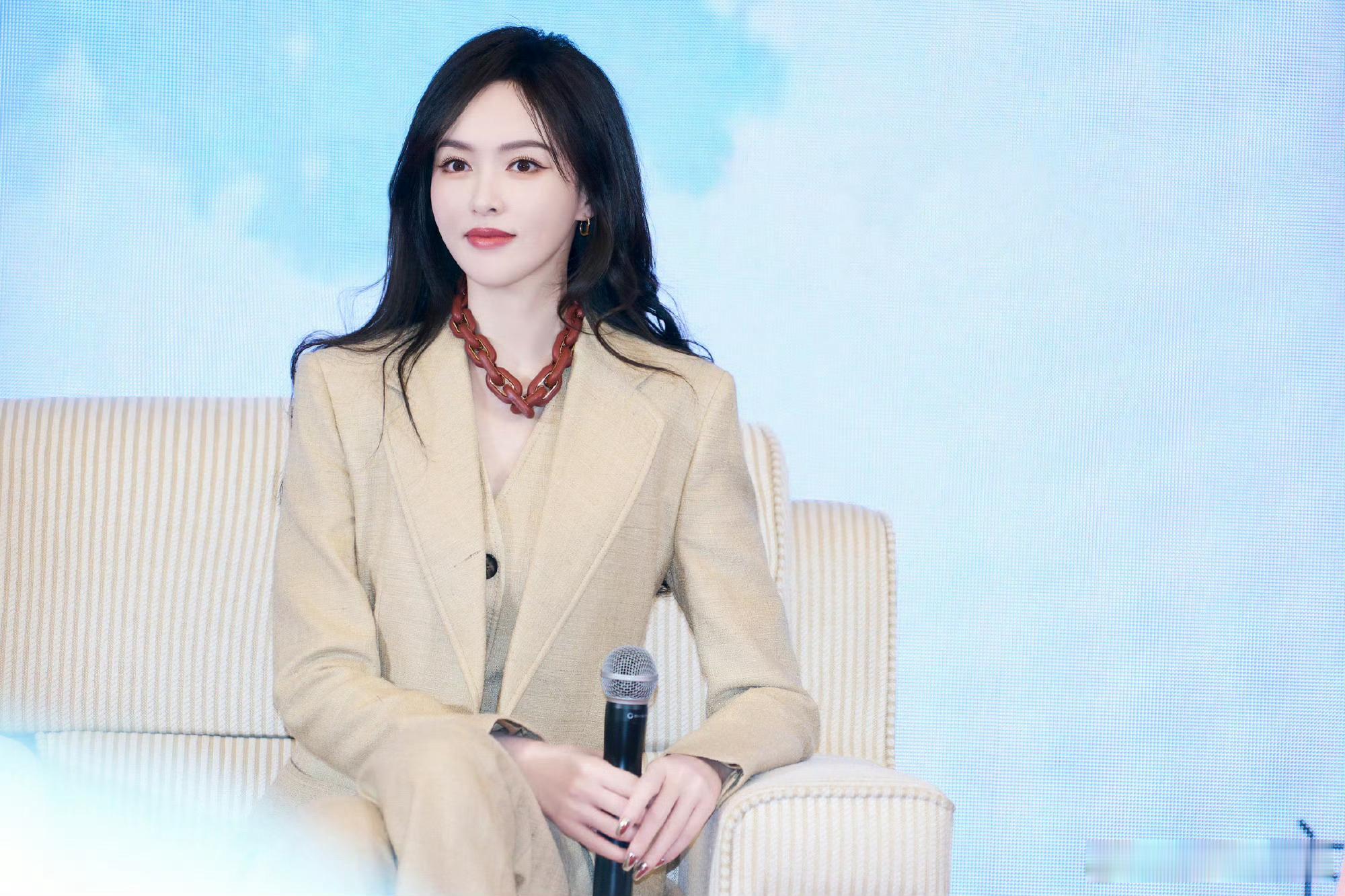 唐嫣这个造型真的又美又飒，姐状态这么好赶紧进组拍新戏吧[哇] ​​​