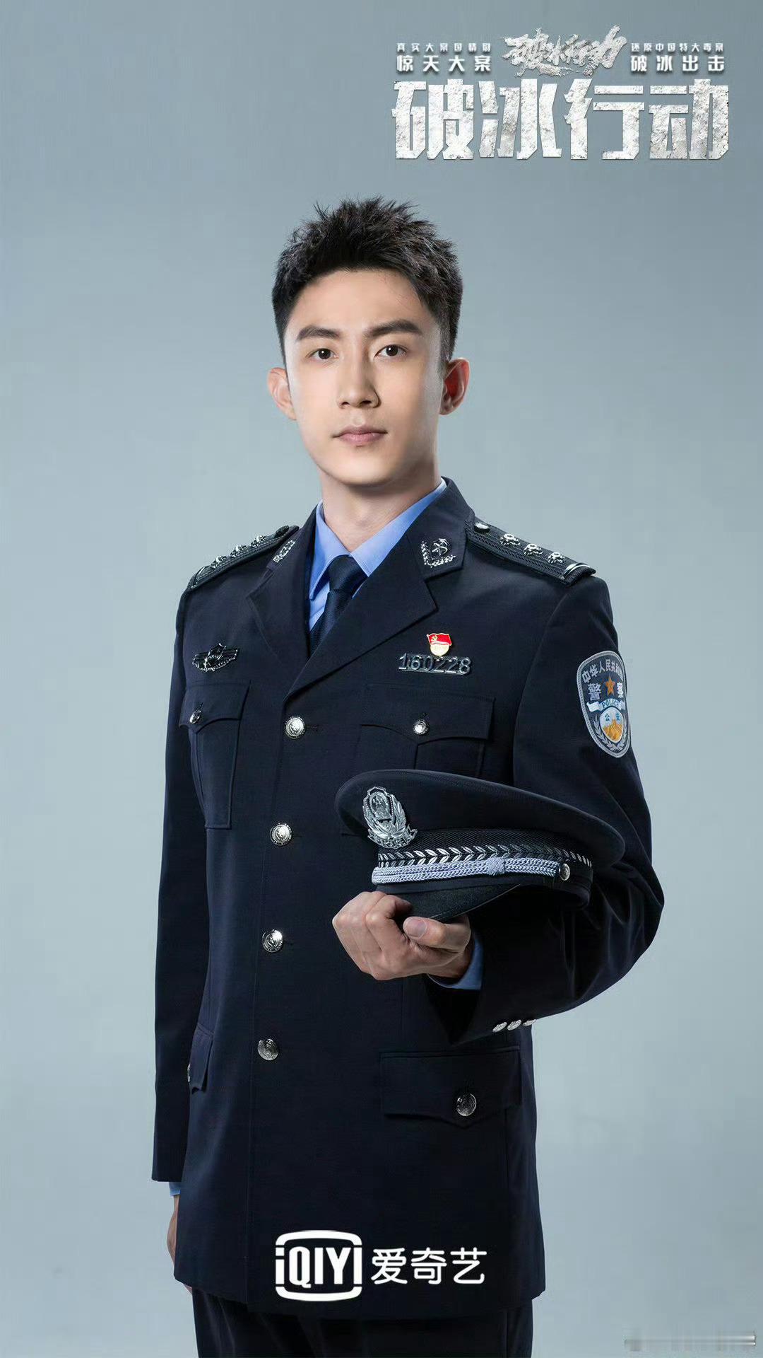 其实警号前两位是省，按这么算厉泽川和李飞是一个省的，但是其实16没有任何一个省用