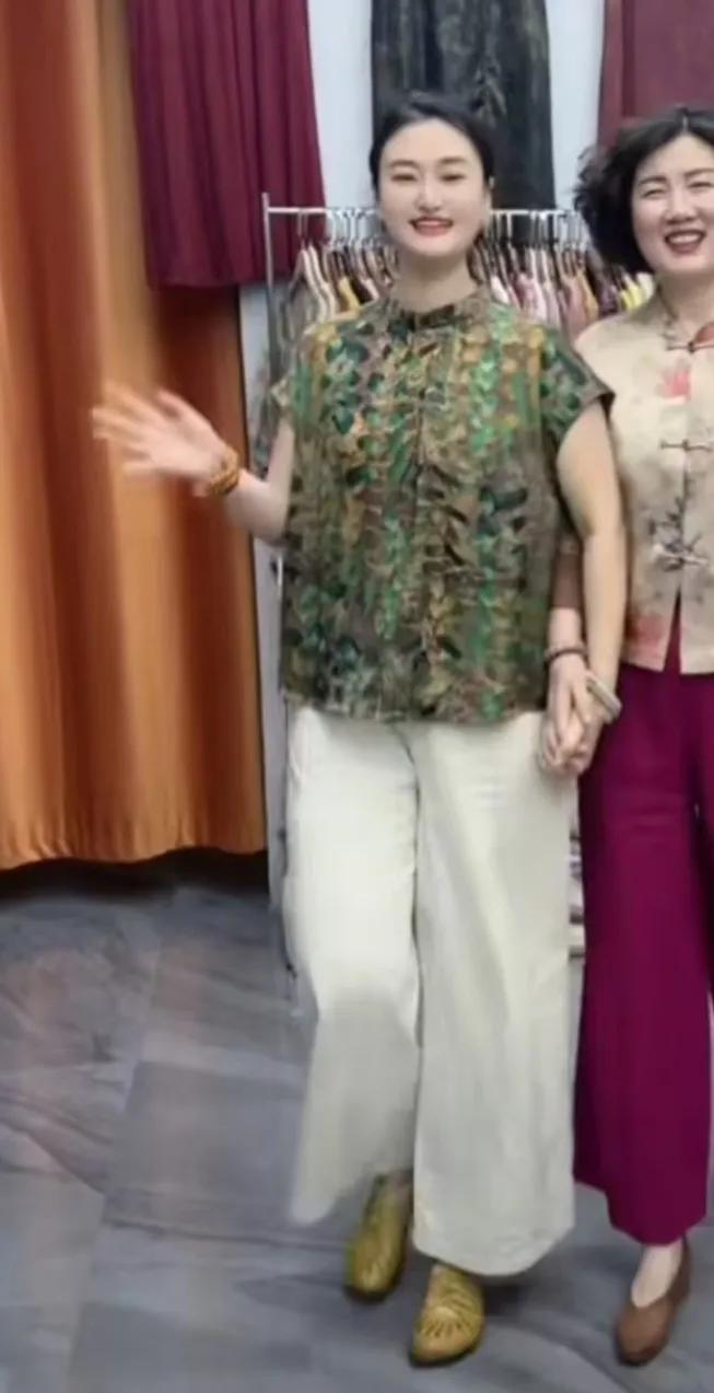 周六买衣服，好惬意呀