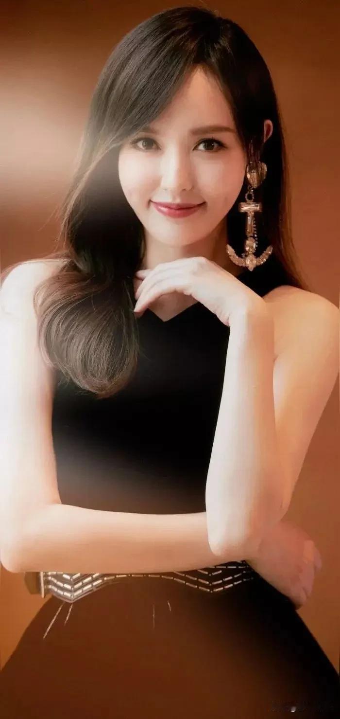 人生是不是很难有十全十美呢? 人生确实很难十全十美。就像月亮，一个月里只有十五是