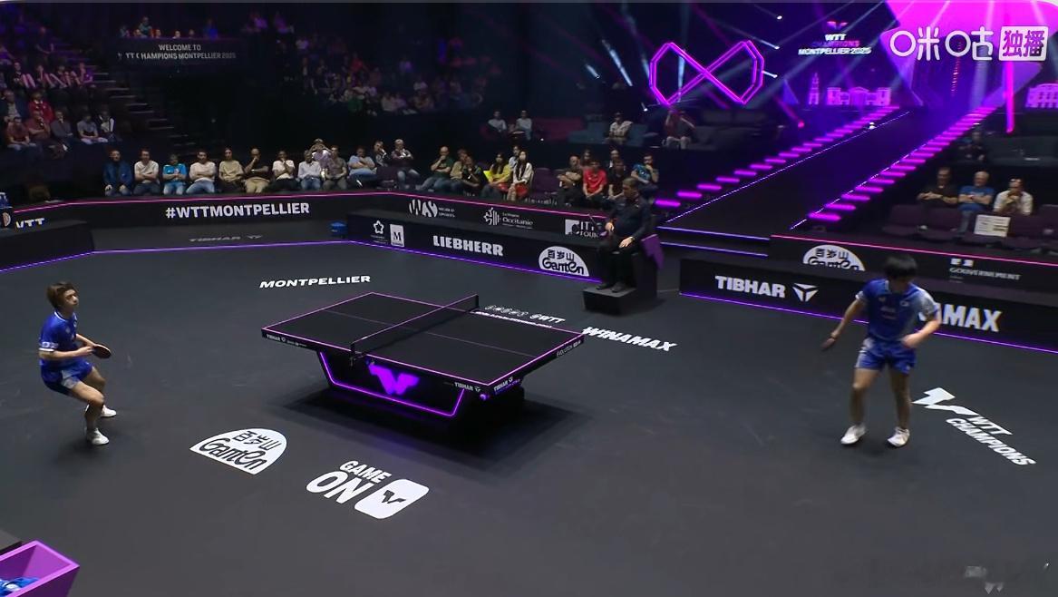 张本智和1-1宇田幸矢这两个人还挺默契的 都穿蓝色 ​​​