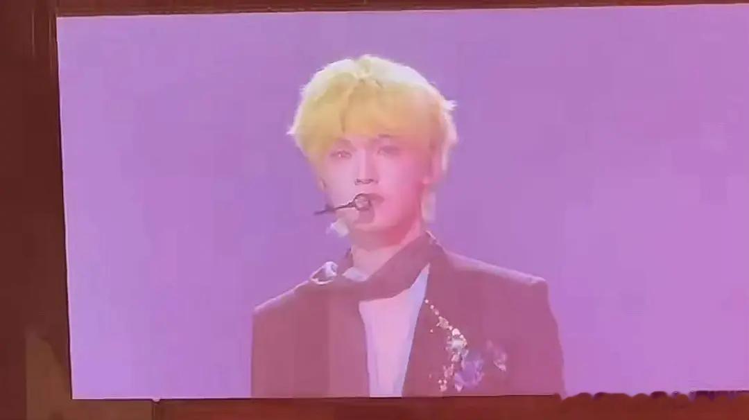 tg top今天演唱会发色top演唱会