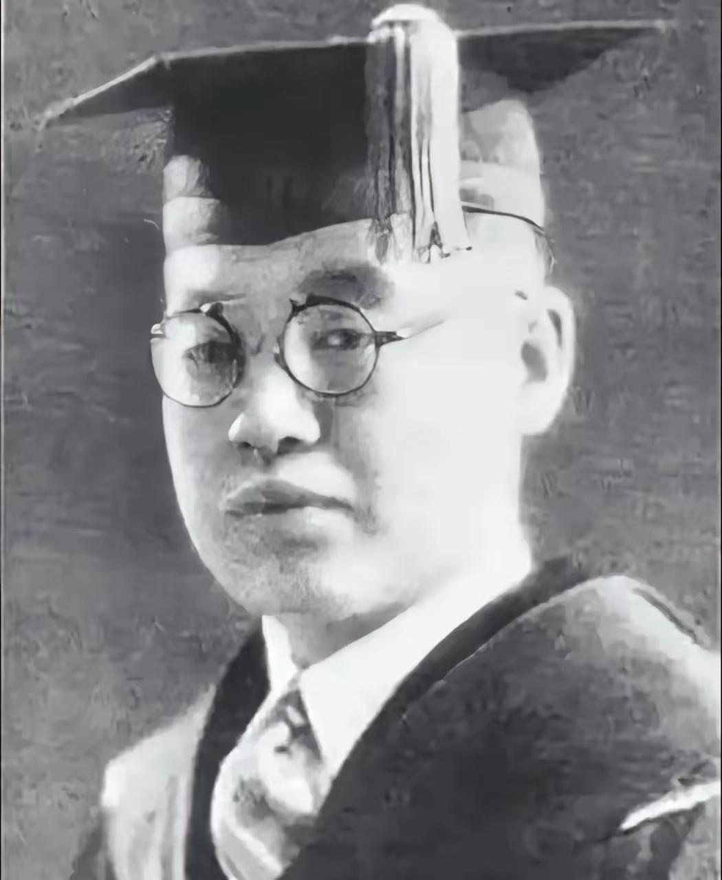 1944年，日本人将我国科学家吴树德用油布死死地包裹起来，随后一把火点燃油布。吴