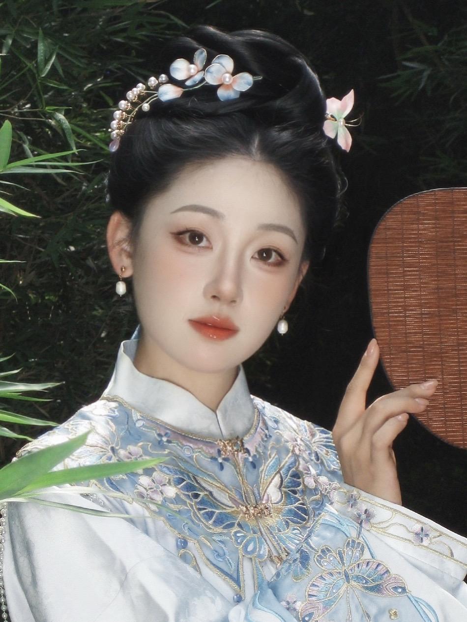 人望山，鱼窥荷。