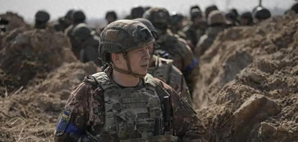 终于投降了，乌军亮出白旗，泽连斯基点名中国，中方反对地缘博弈
乌克兰战争已经持续