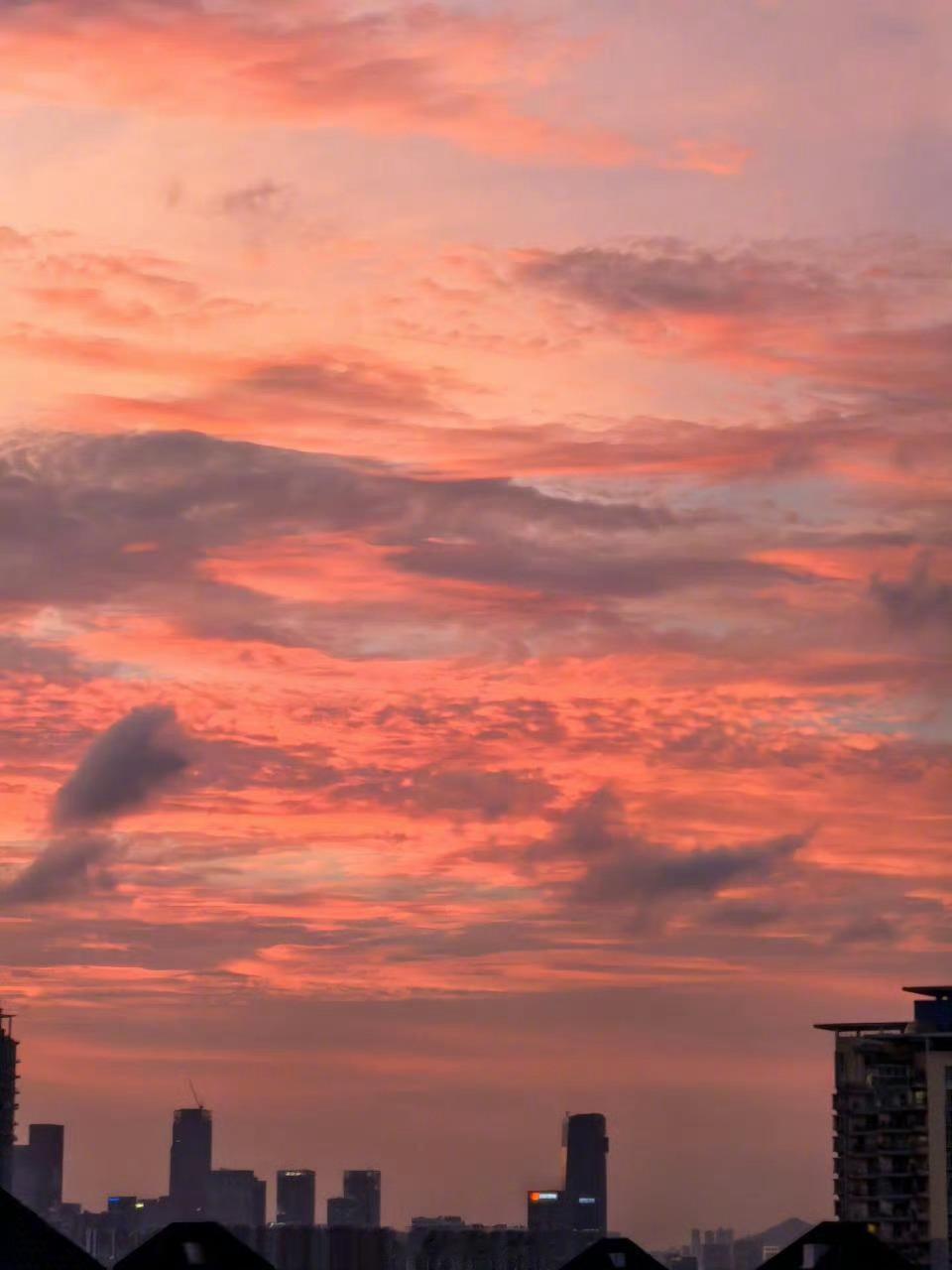 今天在商场吃饭深圳晚霞 错过了这么好看的晚霞[苦涩]不过台风季深圳倒是经常有世纪