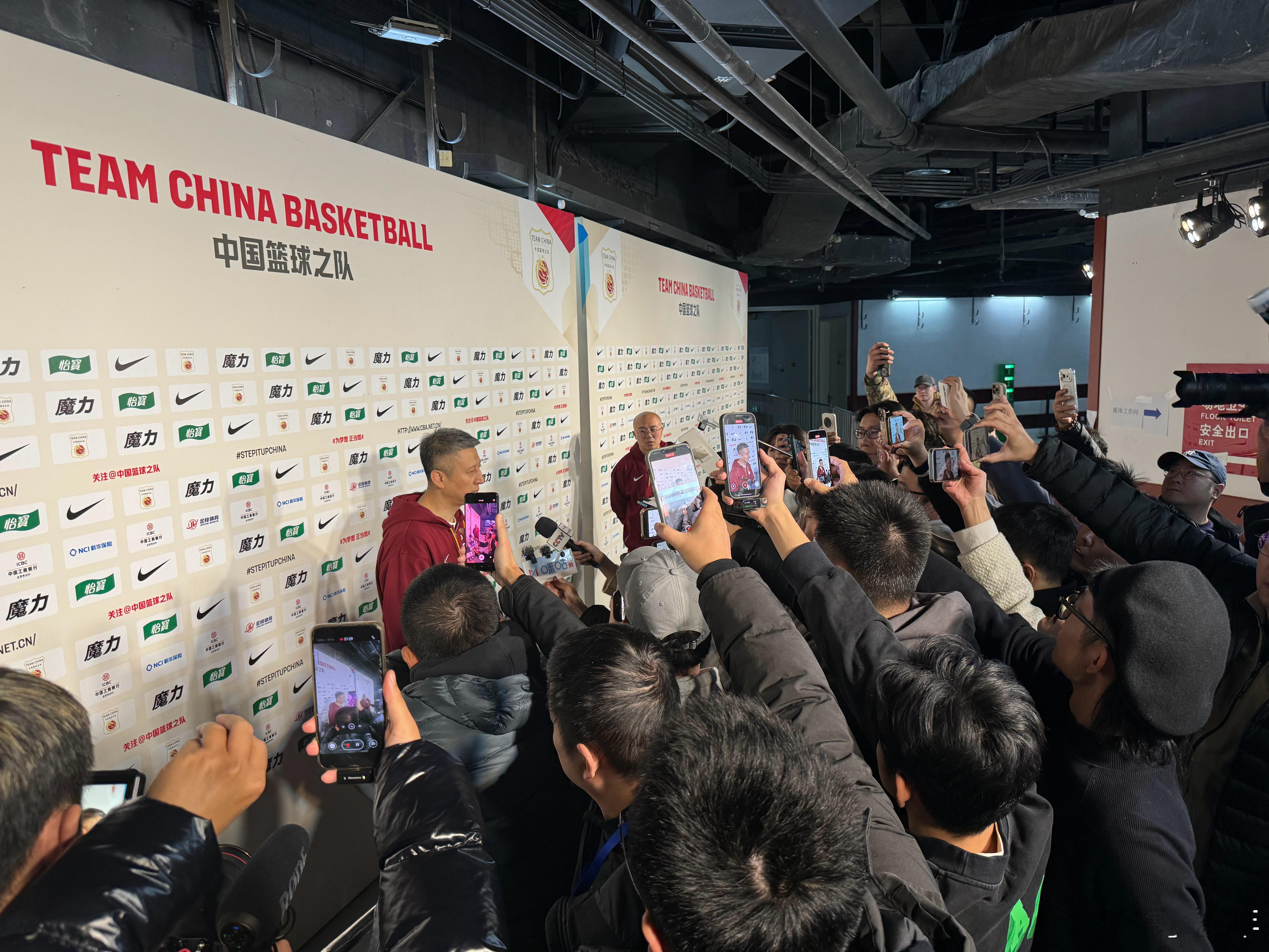 谈在五棵松比赛，郭士强：这是新周期的开始，这是场至关重要的比赛。在五棵松体育馆进