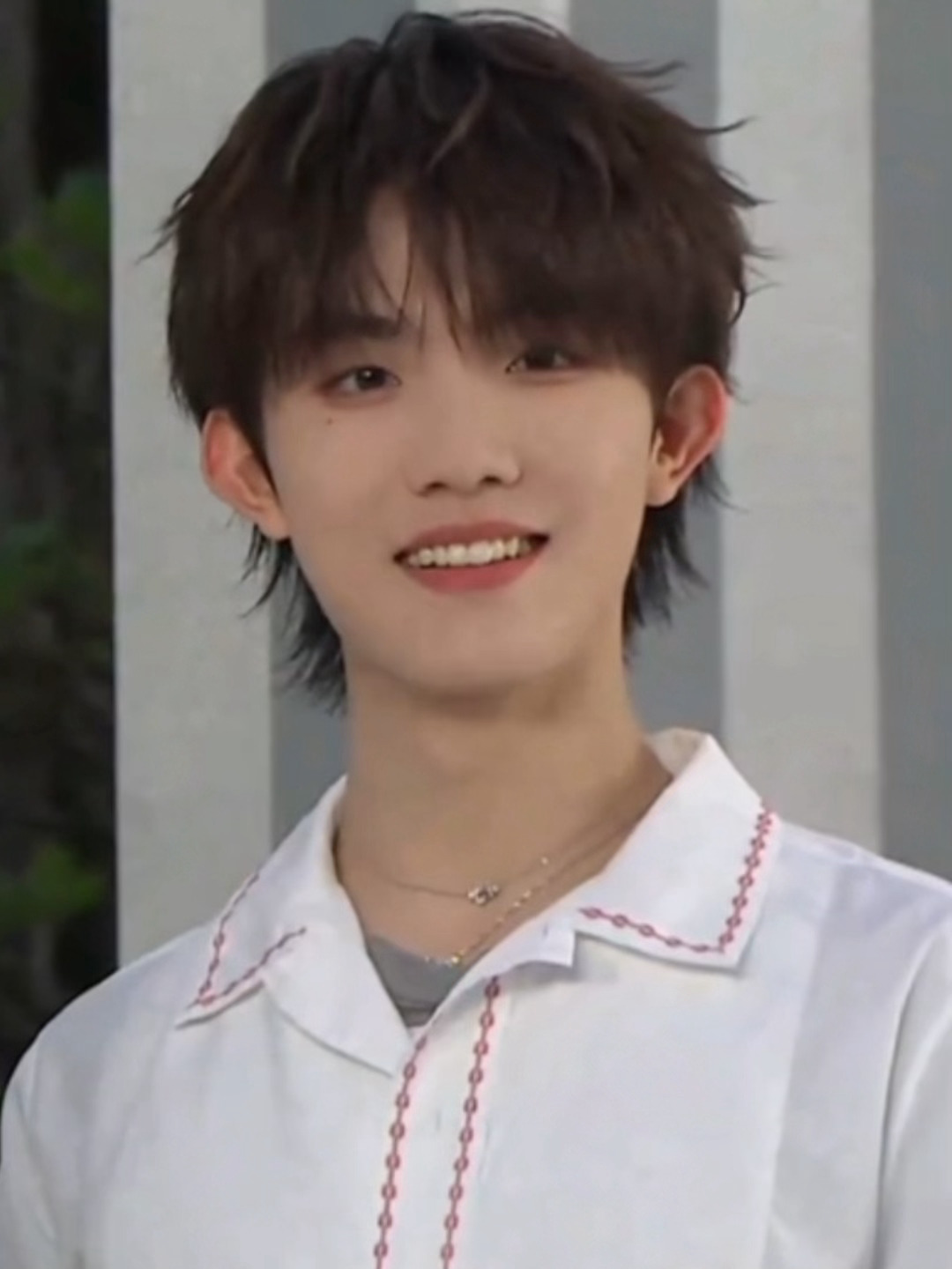 谁家孩子这么独自开朗哈哈哈！！镜头随便一扫都是苏新皓的大白牙，这个萌嘞苏新皓独自