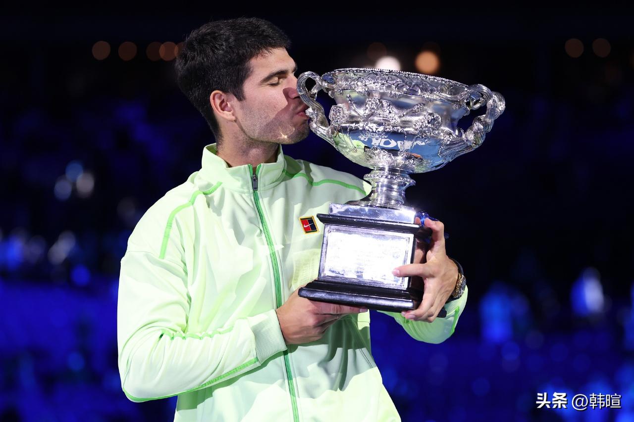 随着达尔德里横扫汉夫曼赢得圣地亚哥250赛(红土)男单冠军，本赛季男子网坛前两个
