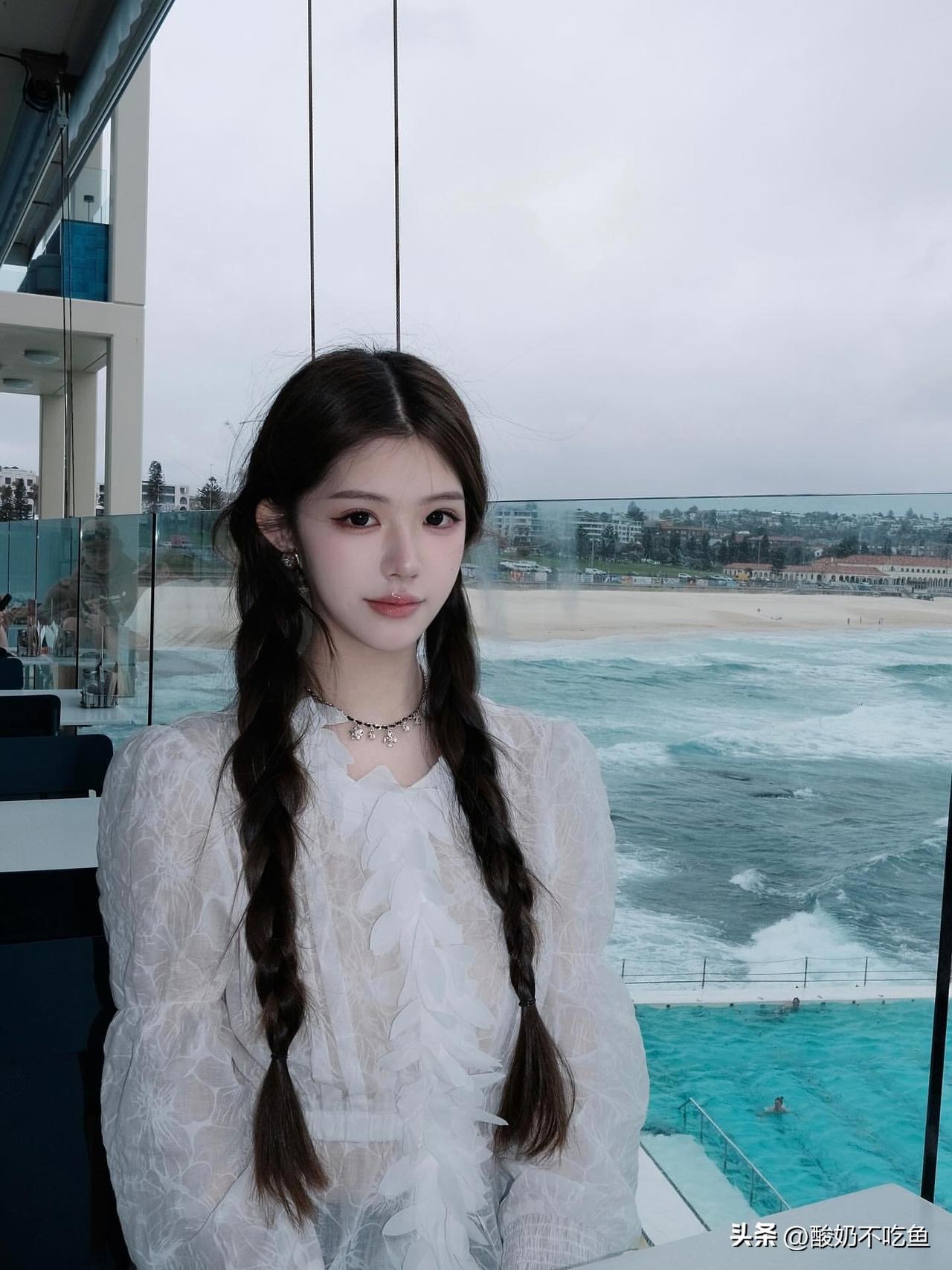 怎样穿搭能显示出温柔的女生气质?浩瀚宇宙无法私有，但却可以寄存于追求理想的眼中。