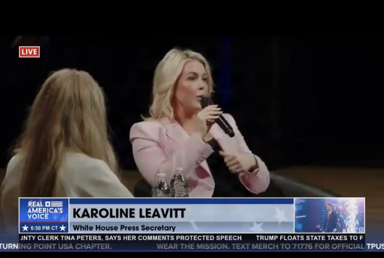 美国白宫发言人莱维特：“你总是想成为房间（白宫）里最博学的人，我也每天都努力做到