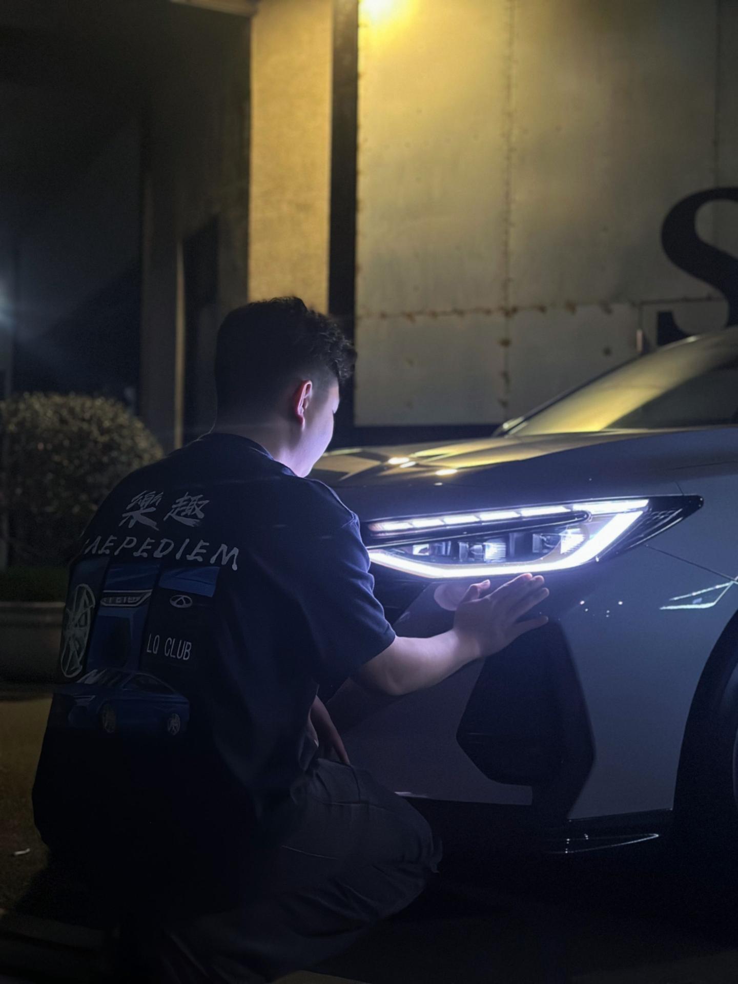 艾瑞泽8绝对是年轻人首选的第一台车 嘎嘎帅！