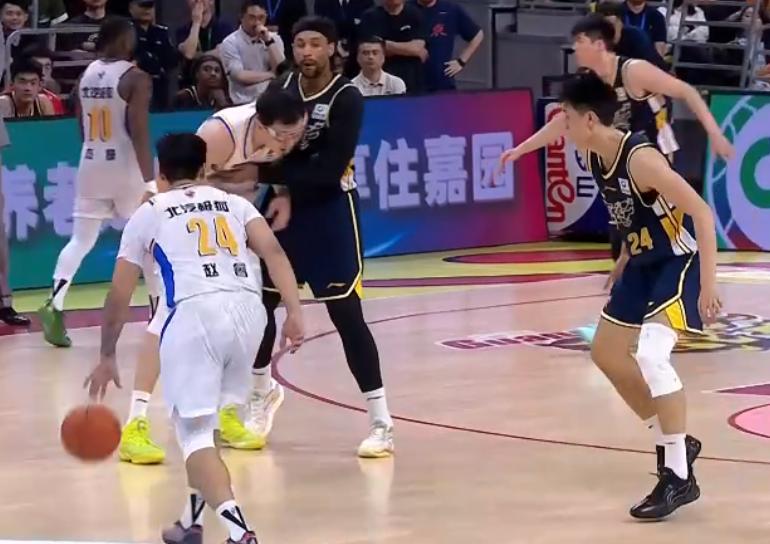 赵睿23+4+5，崔永熙17+4，北京男篮客场逆转险胜广东！北京时间2026年3