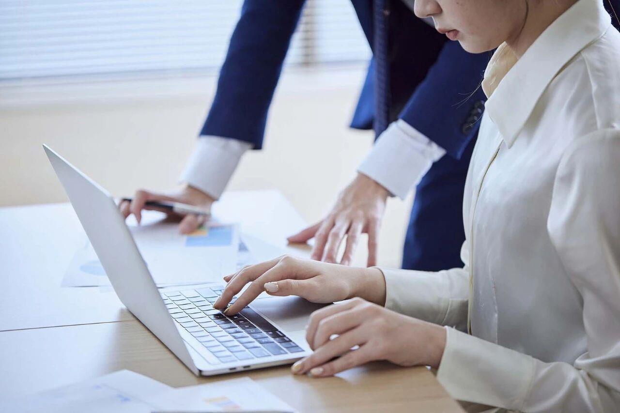 底线彻底破了！
2026年1月4日北京消息，国安部通报，多名青年公职人员泄密，一