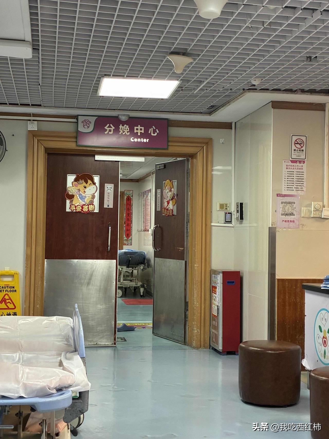 除夕夜，我当爸爸了。
昨晚 23:00 多从家出发。
羊水继续下降，决定住院。