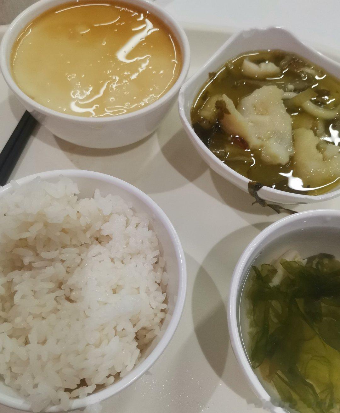 简简单单，又是一餐，不到十块钱。 