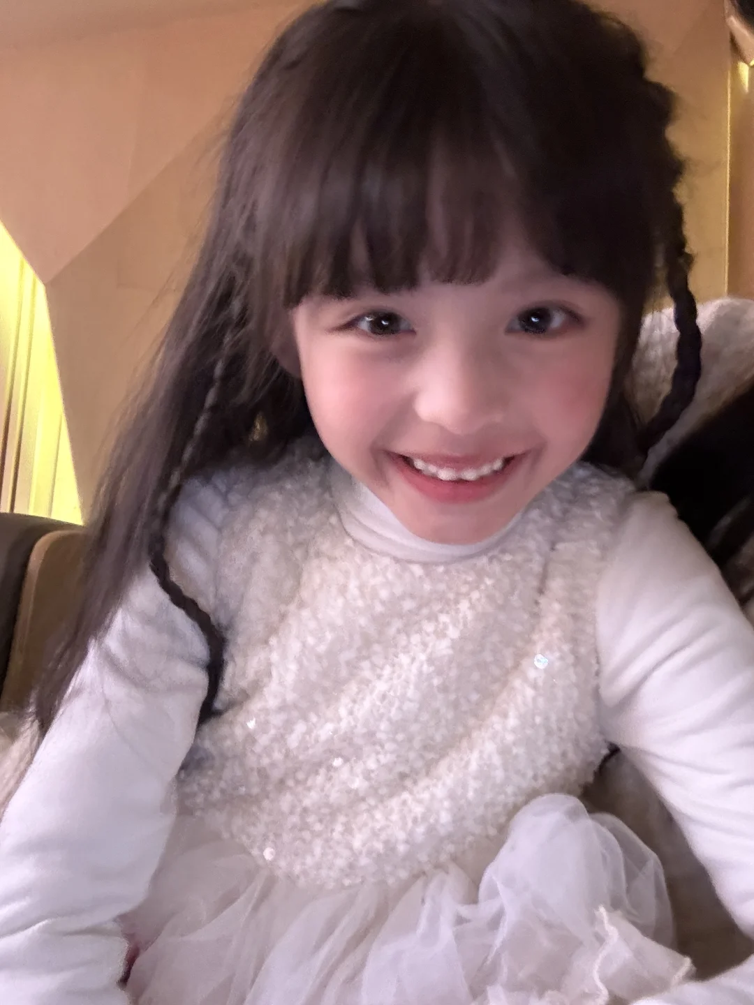 👧🏻