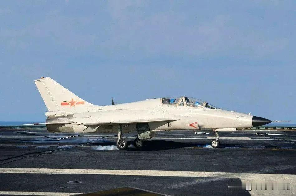 提及中国空军的“明星机型”，大众目光往往聚焦于歼-20、歼-16这些叱咤风云的一