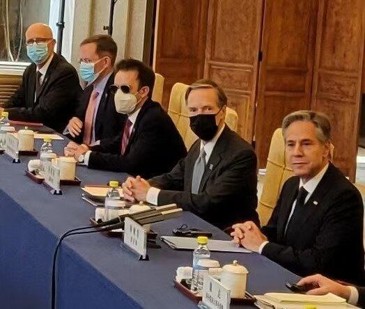 美国代表团这个墨镜🕶️是谁