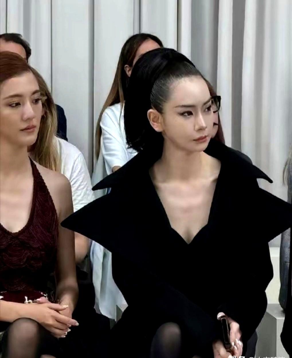 戚薇41岁那张脸，紧绷得让所有人都闭了嘴。

一张随手拍的照片，瞬间引爆话题。整