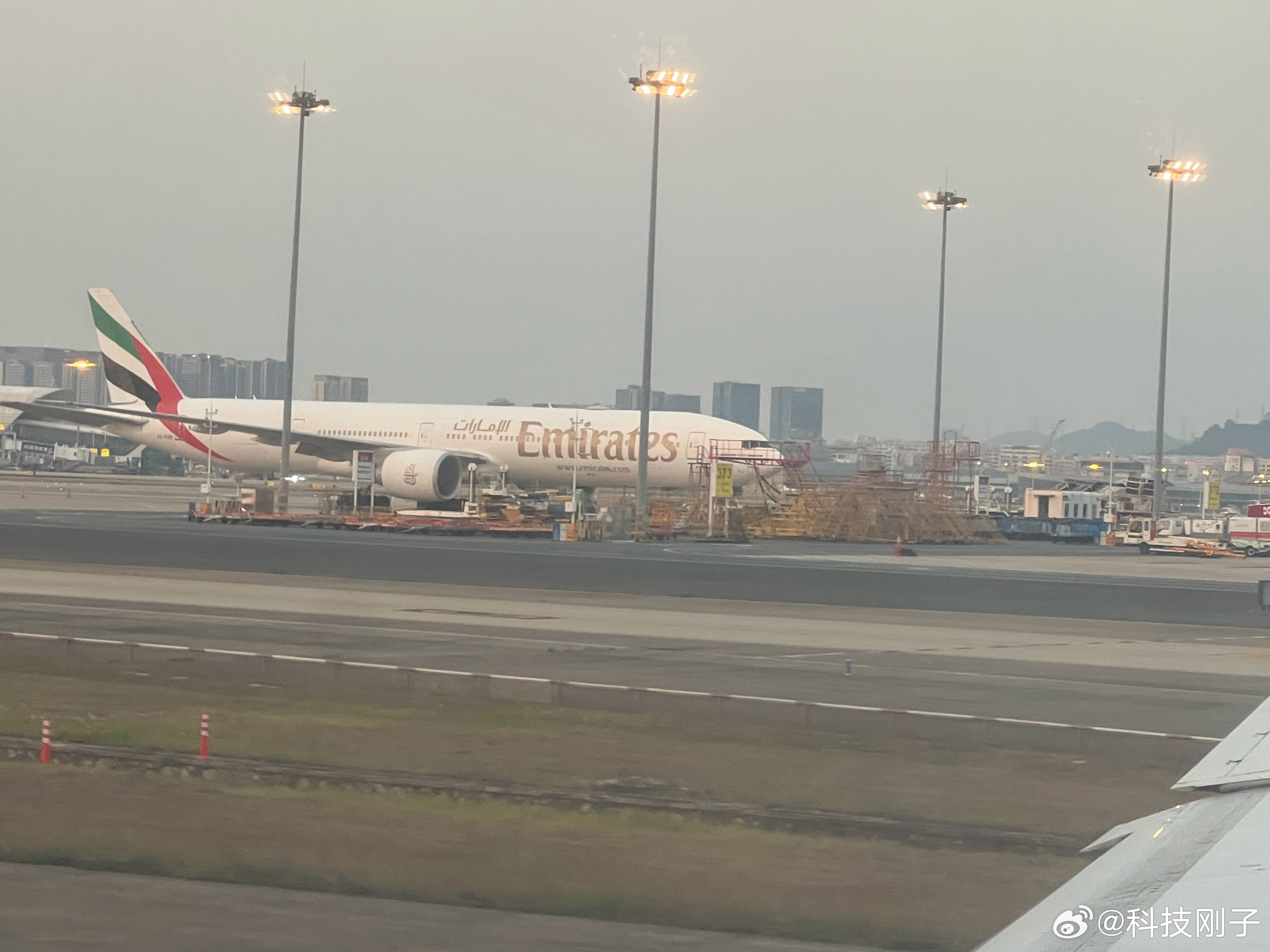 深圳发现一架阿联酋航空，停了有好几天了吧？ 深圳·深圳宝安国际机场