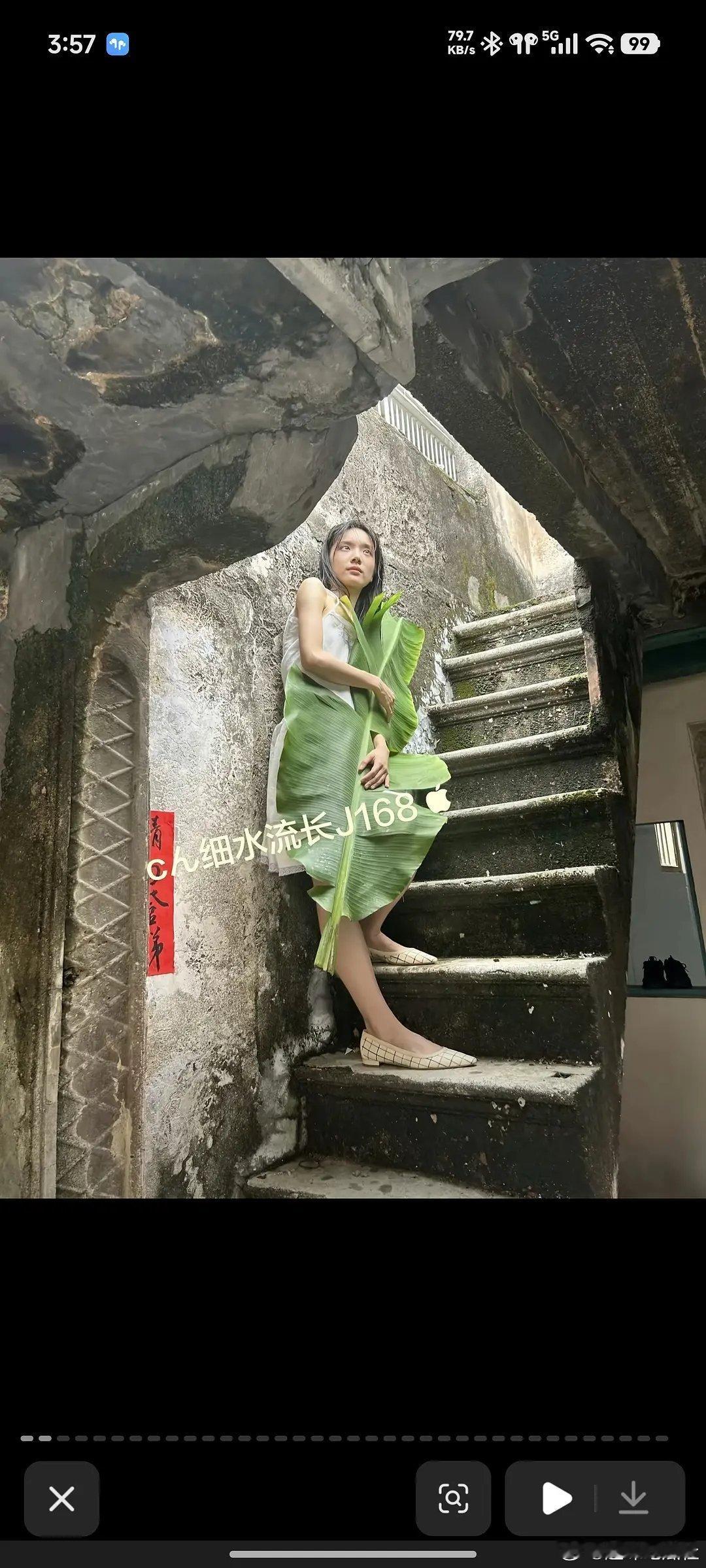 李思潼上芭莎杂志了 
