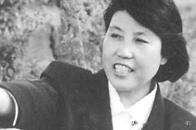 1980年，33岁的郭凤莲被叫进大寨党支部办公室。上级来人念了一份调令：免去大寨