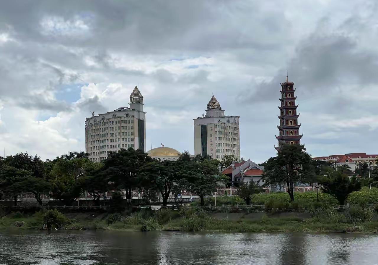 怪不得苏林说出“越南落后太多了”这句话，不对比不知道，一对比还真有差距。越南20