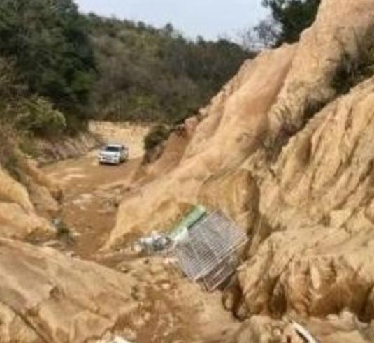 什么叫天佑中华？
中国缺油、缺气、缺铜、缺铁，偏偏就是不缺能拿捏世界各国的稀土，