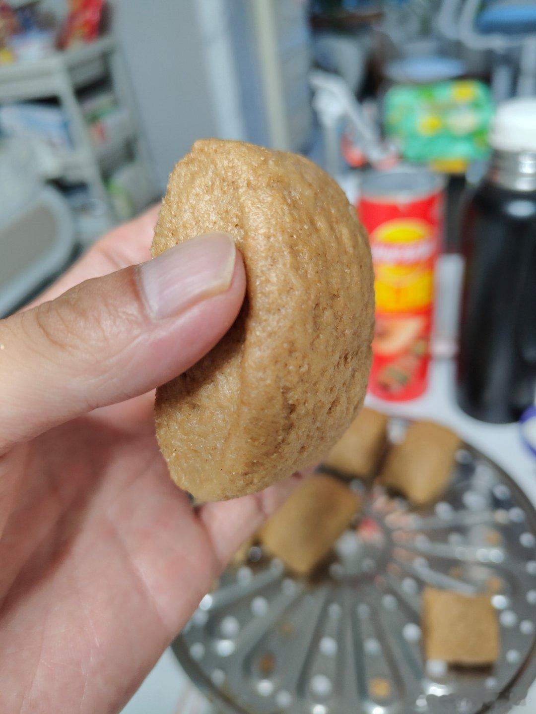 旺仔富硒小馒头家里大哥想吃红糖开花馒头，于是小伟就开始和面，用的是富硒面粉，也就