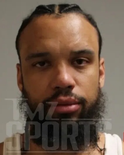 据报道，太阳队球员狄龙布鲁克斯因涉嫌酒驾在当地时间周五凌晨被警方逮捕。警方表示狄