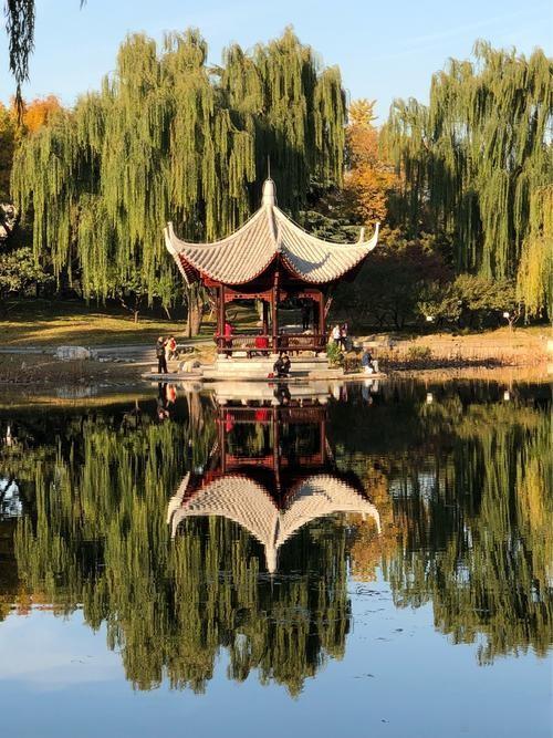 #秋日生活打卡记# 
陶然亭公园是一座融古典建筑和现代造园艺术为一体的公园，也是