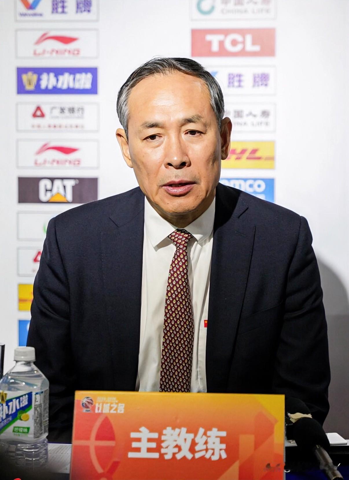 许利民啊许利民，
你真的是太敢说了吧，
都已经59岁的人，竟然还说
输球收获非常