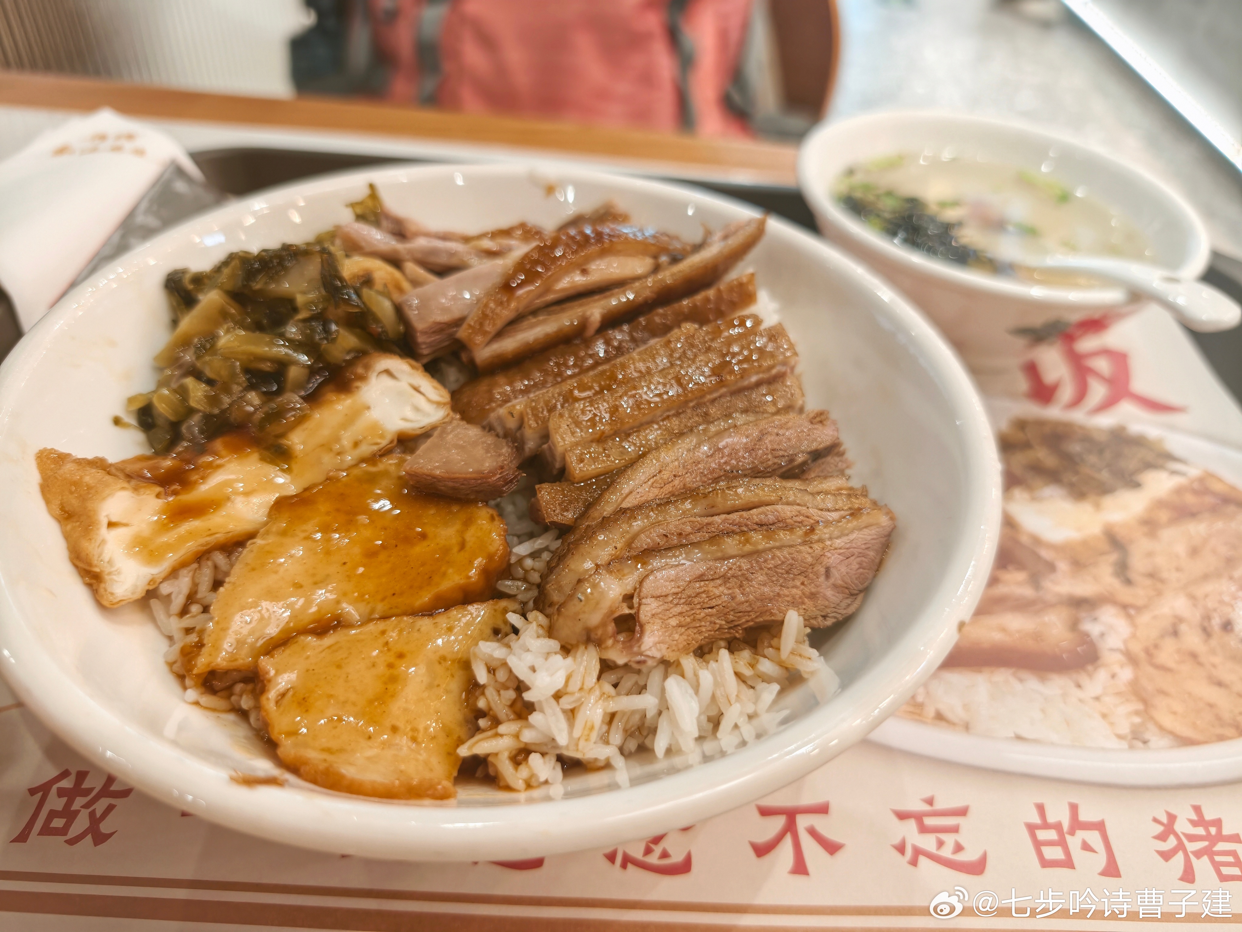 潮汕机场候机去北京，55块的卤鹅饭是真的鹅哈，不是鸭