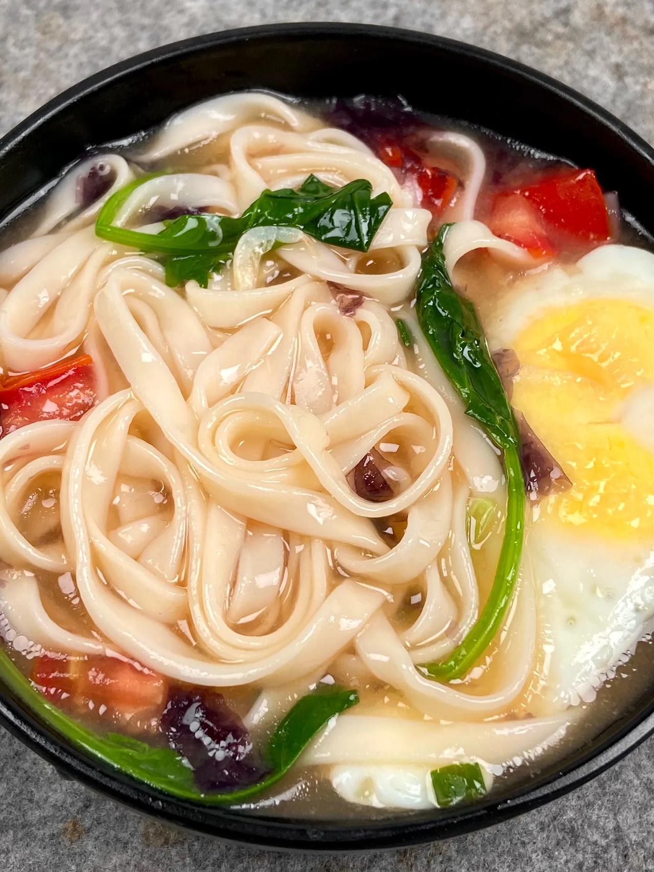 多少次早起就为了这一口!
       早高峰那么赶，打工人早餐吃什么?跟网友学