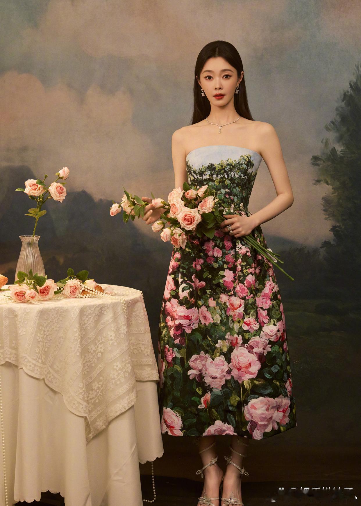 1.宋轶对美白跟防晒有着十分强的执念，她出外景拍戏，每隔一个小时就要抹防晒霜，助